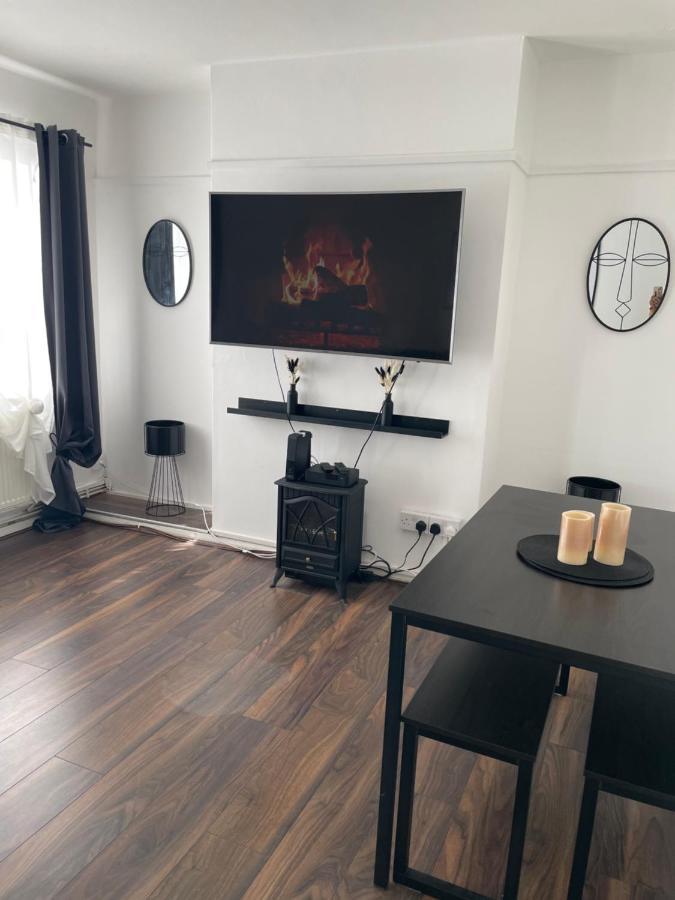Lovely 2Bedroom 4Mins From Wimbledon Station London Exterior photo